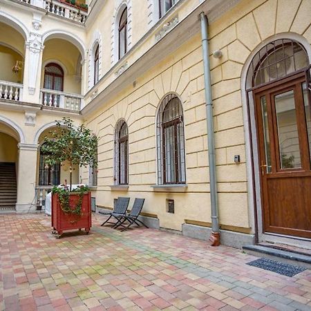 Boutique Apartment In Akacfa Street Budapest Esterno foto