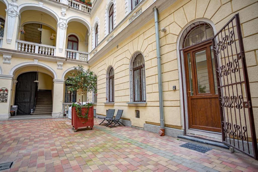Boutique Apartment In Akacfa Street Budapest Esterno foto